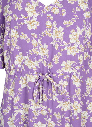 Zizzi Kleid mit 1/2 Ärmeln und Blumenmuster aus Viskose, Purple Flower AOP, Packshot image number 2
