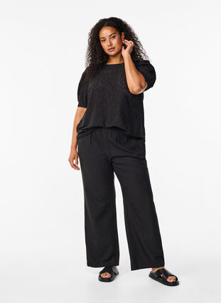 Zizzi Kurzärmelige Bluse mit Lochmuster, Black, Model image number 2