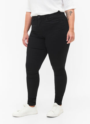 ZizziExtra schmale Amy Jeans mit hoher Taille, Black, Model image number 2