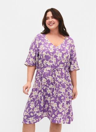 Zizzi Kleid mit 1/2 Ärmeln und Blumenmuster aus Viskose, Purple Flower AOP, Model image number 0