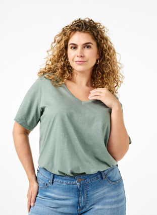 Zizzi Kurzärmliges Basic-T-Shirt mit V-Ausschnitt, Chinois Green, Model image number 0
