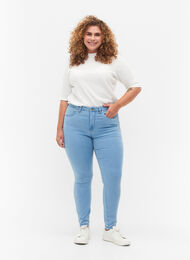 Super Slim Amy Jeans mit hoher Taille, Ex Lt Blue, Model