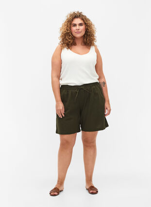 Zizzi Lockere Shorts aus einer Baumwollmischung mit Leinen, Forest Night, Model image number 3