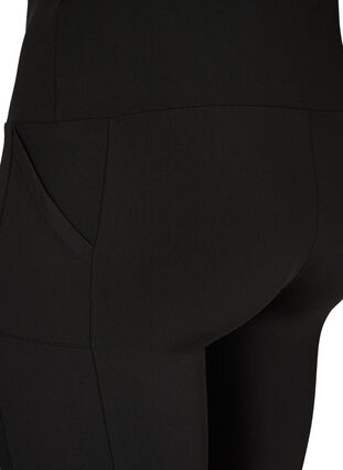 Zizzi Eng anliegende kurze Hosen mit hohem Bund und Taschen, Black, Packshot image number 3