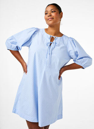 Zizzi Kleid mit Bindebändchen und 3/4-Ärmeln, Blue Stripe, Model image number 0