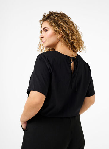 Zizzi Kurzärmelige Bluse aus Viskose mit Schleifen, Black, Model image number 1