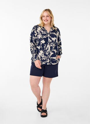 ZizziLangarmshirt mit Print und V-Ausschnitt, Navy Blazer AOP, Model image number 2