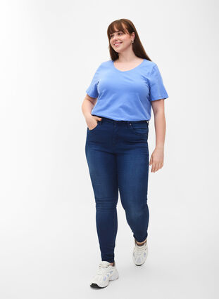 Zizzi Einfarbiges basic T-Shirt aus Baumwolle, Blue Bonnet, Model image number 2