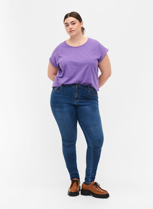 Zizzi Kurzärmeliges T-Shirt aus Baumwollmischung, Deep Lavender, Model image number 2