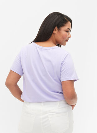 Zizzi Einfarbiges basic T-Shirt aus Baumwolle, Lavender, Model image number 1