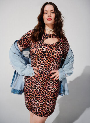 Zizzi Eng anliegendes Kleid mit Leopardenmuster und Cut-Out, Leopard AOP, Image image number 0