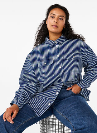 ZizziUnifarbenes Jeanshemd mit Brusttaschen, Blue Denim Stripe, Model image number 2