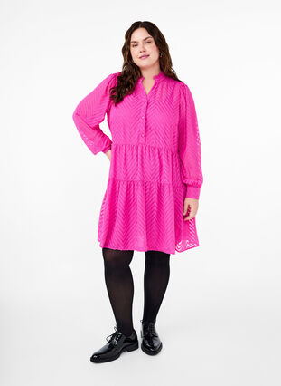 ZizziStrukturiertes kurzes Kleid mit Rüschenkragen, Magenta, Model image number 2