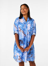 Hemdkleid aus Viskose mit Marmordruck, Palace Blue AOP, Model