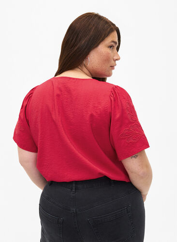 Zizzi  Kurzarm-Bluse aus Viskose mit Stickerei, Tango Red, Model image number 1