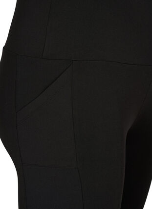 Zizzi Eng anliegende kurze Hosen mit hohem Bund und Taschen, Black, Packshot image number 2