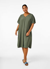 Kleid aus Viskose mit V-Ausschnitt, Thyme, Model