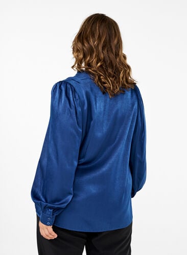 Zizzi Langärmelige Bluse mit Rüschen und V-Ausschnitt, Estate Blue, Model image number 1