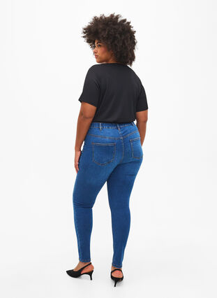 Zizzi Slim-Fit-Jeans mit Abriebdetails, Blue Denim, Model image number 1