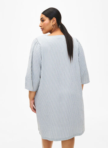 Zizzi Gestreiftes Kleid mit 3/4-Ärmeln, Blue Stripe, Model image number 1