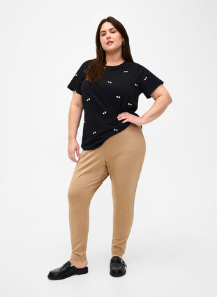 Zizzi T-Shirt aus Bio-Baumwolle mit Schleifen, Black W. Bow Emb. , Model image number 2