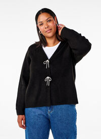 Strickjacke mit einer silbernen Schleife, Black, Model