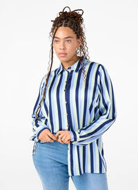 Gestreiftes Hemd aus  Satin, Blue Stripe, Model