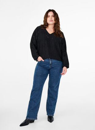 Zizzi Langärmelige Bluse mit V-Ausschnitt und Lochmuster, Black, Model image number 2