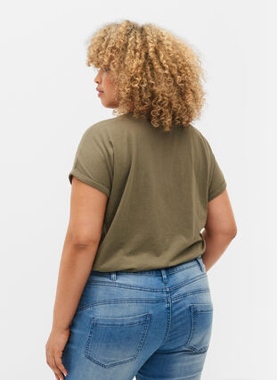 Zizzi Kurzärmeliges T-Shirt aus einer Baumwollmischung, Dusty Olive, Model image number 1