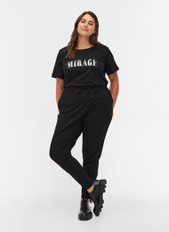 Cropped Maddison Hose, Black, Model