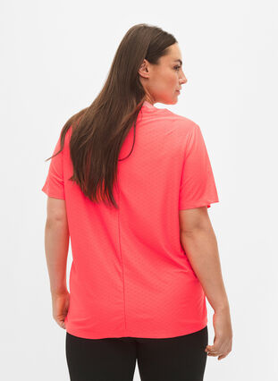 Zizzi Trainings-T-Shirt mit V-Ausschnitt und Muster, Fyring Coral ASS, Model image number 1