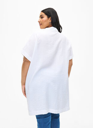 Langes Hemd aus Viskose mit kurzen Ärmeln, Bright White, Model image number 1