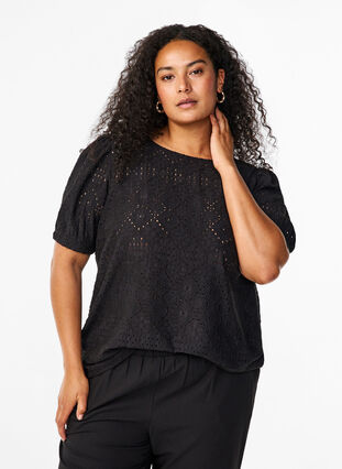 Zizzi Kurzärmelige Bluse mit Lochmuster, Black, Model image number 0