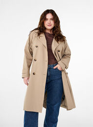 Klassischer langer Trenchcoat mit Gürtel, Chinchilla, Model