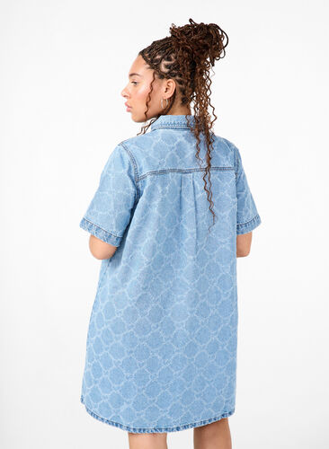 Zizzi Denim-Kleid mit Destroyed-Muster und kurzen Ärmeln, Blue Denim, Model image number 1