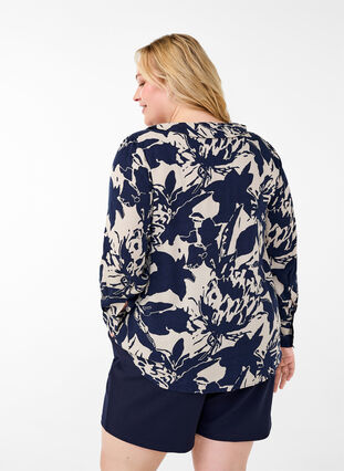 ZizziLangarmshirt mit Print und V-Ausschnitt, Navy Blazer AOP, Model image number 1