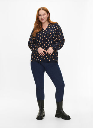 ZizziFLASH – Langärmlige Bluse mit Druck, Blue Double Dot, Model image number 2