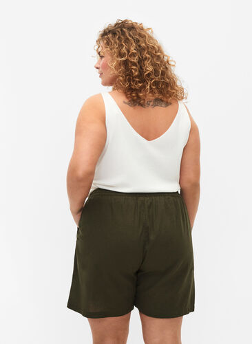 Zizzi Lockere Shorts aus einer Baumwollmischung mit Leinen, Forest Night, Model image number 1