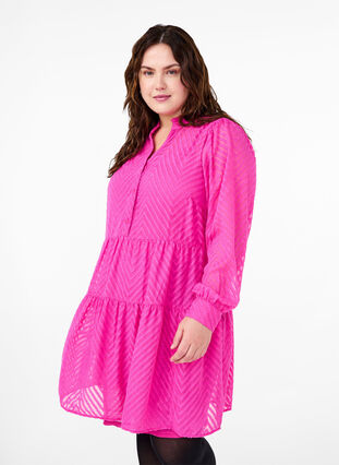 ZizziStrukturiertes kurzes Kleid mit Rüschenkragen, Magenta, Model image number 0