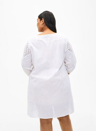 Zizzi Kleid aus einer Baumwollmischung mit Leinen und Häkeldetails, Bright White, Model image number 1