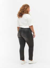 Slim Fit Emily Jeans mit normaler Taillenhöhe, Dark Grey Denim, Model