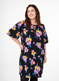 Kleid mit kurzen Puffärmeln und Blumenmuster, Black w. flower AOP, Model