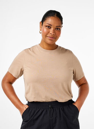 Zizzi Basic-T-Shirt aus Baumwolle mit Rundhalsausschnitt, Silver Mink, Model image number 0