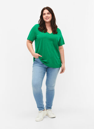 ZizziKurzärmliges Basic-T-Shirt mit V-Ausschnitt, Jolly Green, Model image number 2