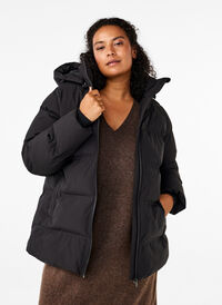 Kurze Steppjacke mit Kapuze, Black, Model