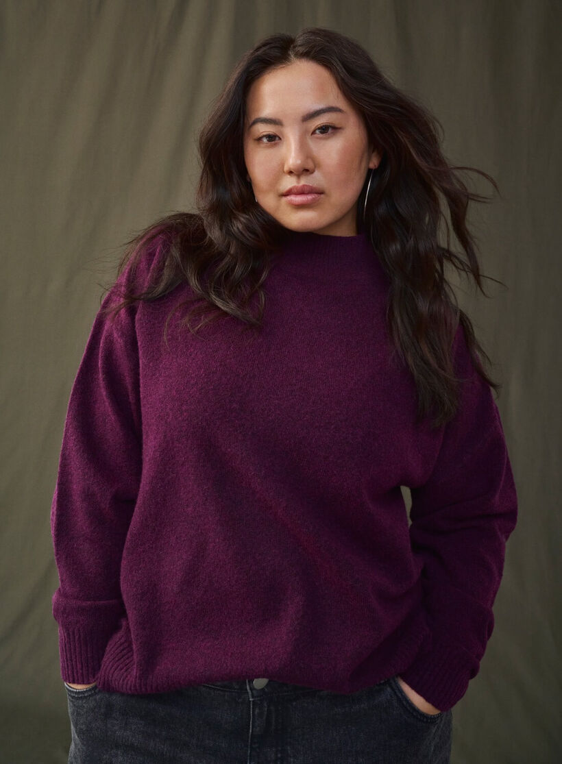 Lila Rollkragenstrickpullover, , Model