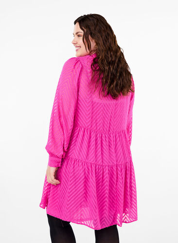 ZizziStrukturiertes kurzes Kleid mit Rüschenkragen, Magenta, Model image number 1