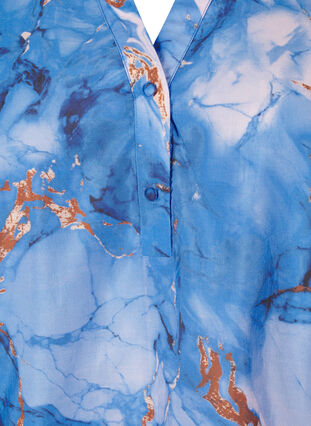 Zizzi Viskosebluse mit Marmordruck und kurzen Ärmeln, Palace Blue AOP, Packshot image number 2