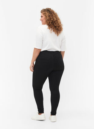 ZizziExtra schmale Amy Jeans mit hoher Taille, Black, Model image number 1