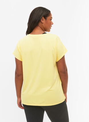 Zizzi Kurzarm Trainingsshirt, Lemon Meringue, Model image number 1